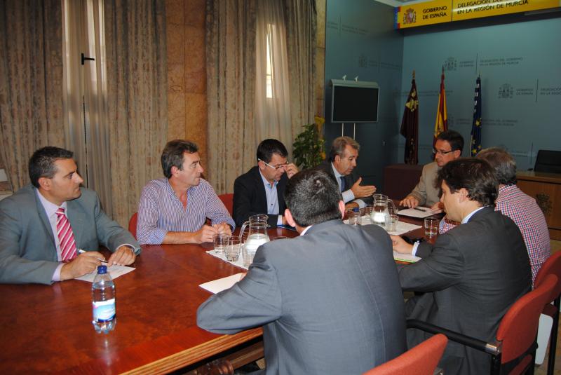 Bascuñana se reúne con representantes de las asociaciones agrarias de la Región