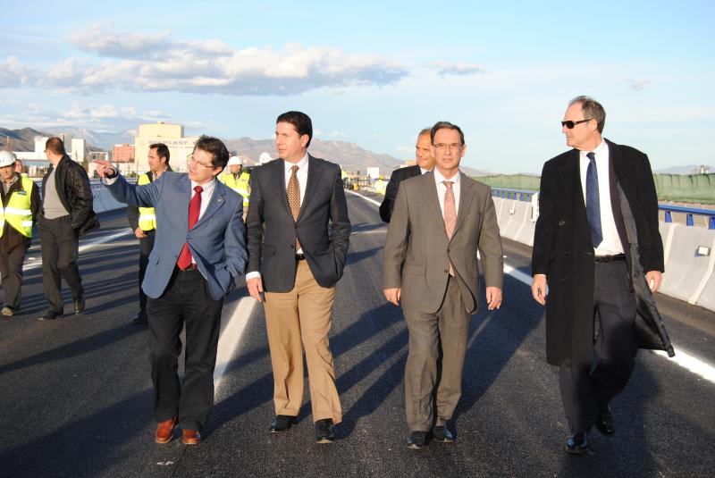 Joaquín Bascuñana destaca la importancia de la reconstrucción del puente de la 
A-7 sobre la Rambla de Béjar y el cumplimiento de los plazos de ejecución