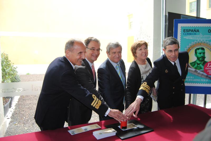 Correos presenta un sello conmemorativo por el 125 aniversario de la botadura del submarino Peral