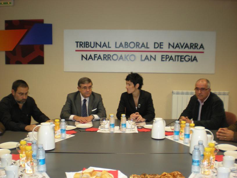 La Delegada del Gobierno visita el Tribunal Laboral de Navarra