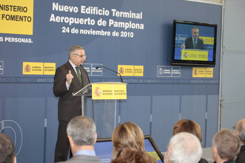 El nuevo aeropuerto duplica la capacidad del actual
 
José Blanco inaugura la nueva terminal del Aeropuerto de Pamplona
 
