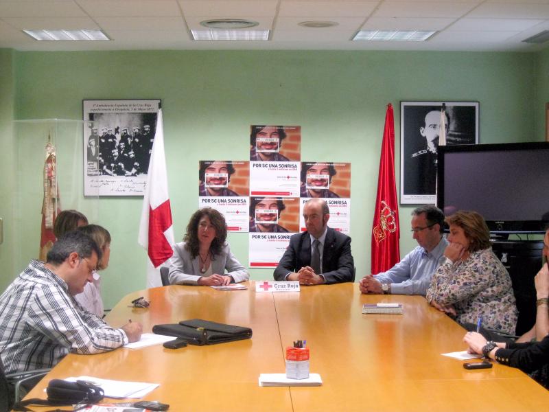 Carmen Alba visita Cruz Roja Navarra, organización con la que la Delegación del Gobierno colabora en materia de seguridad