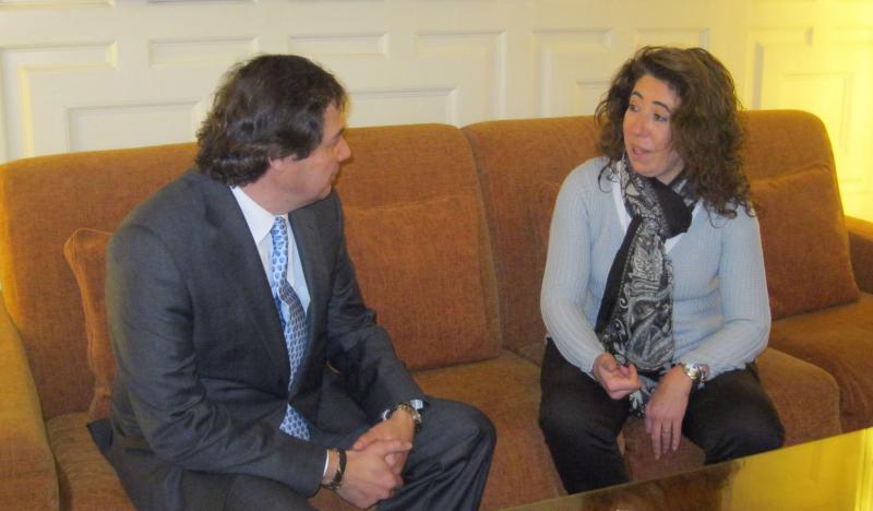 La delegada del Gobierno mantiene un encuentro con el nuevo director de la cárcel de Pamplona
