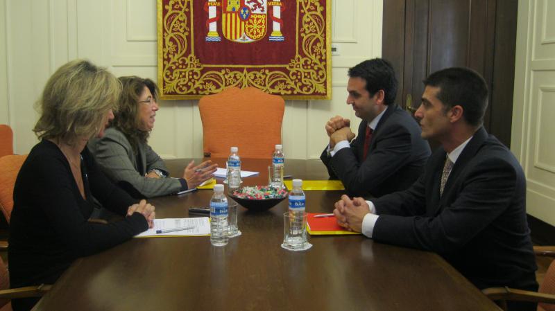 La delegación del Gobierno en Navarra y el Gobierno de Navarra colaboran para mejorar la atención a los extranjeros que residen en la Comunidad Foral