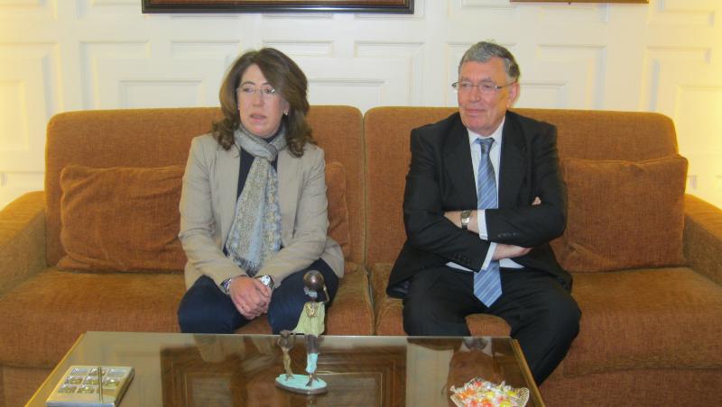 La delegada del Gobierno, Carmen Alba, ha mantenido este jueves un encuentro con el Presidente de la Confederación Española de Centros de Enseñanza (CECE) Antonio Rodríguez – Campra.

