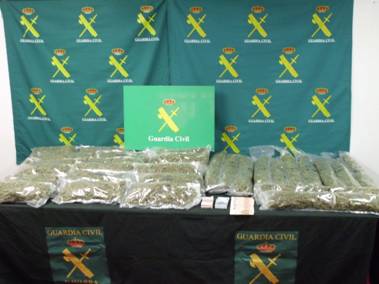 La Guardia Civil desarticula un Grupo Criminal Internacional dedicado al Tráfico de Drogas 
  
