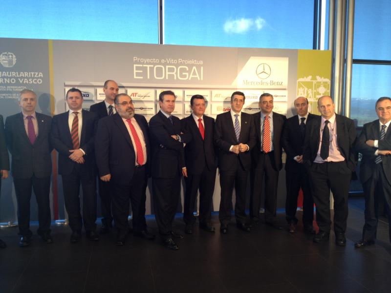 Carlos Urquijo en el Balance del programa Etorgai para desarrollar la E- Vito de Mercedes