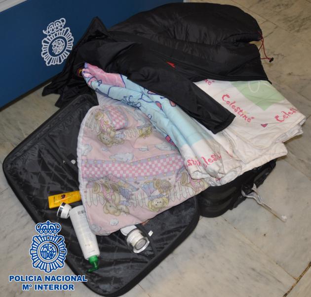 La Policía Nacional interviene 8 kilos de cocaína escondida en ropa de abrigo y edredones con motivos infantiles