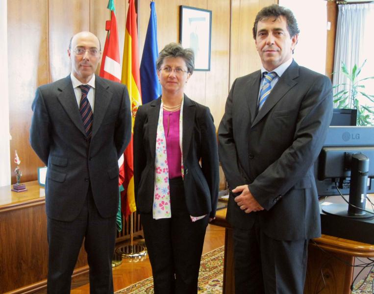 Carlos Urquijo recibe a Edit Bucsi, Embajadora de Hungría en España