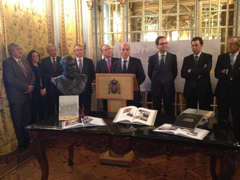 El delegado del Gobierno, Carlos Urquijo, y el Subdelegado del Gobierno en Bizkaia, Ignacio Erice, presentan un libro que recoge la historia del Palacio de los Chávarri, que cumple 120 años