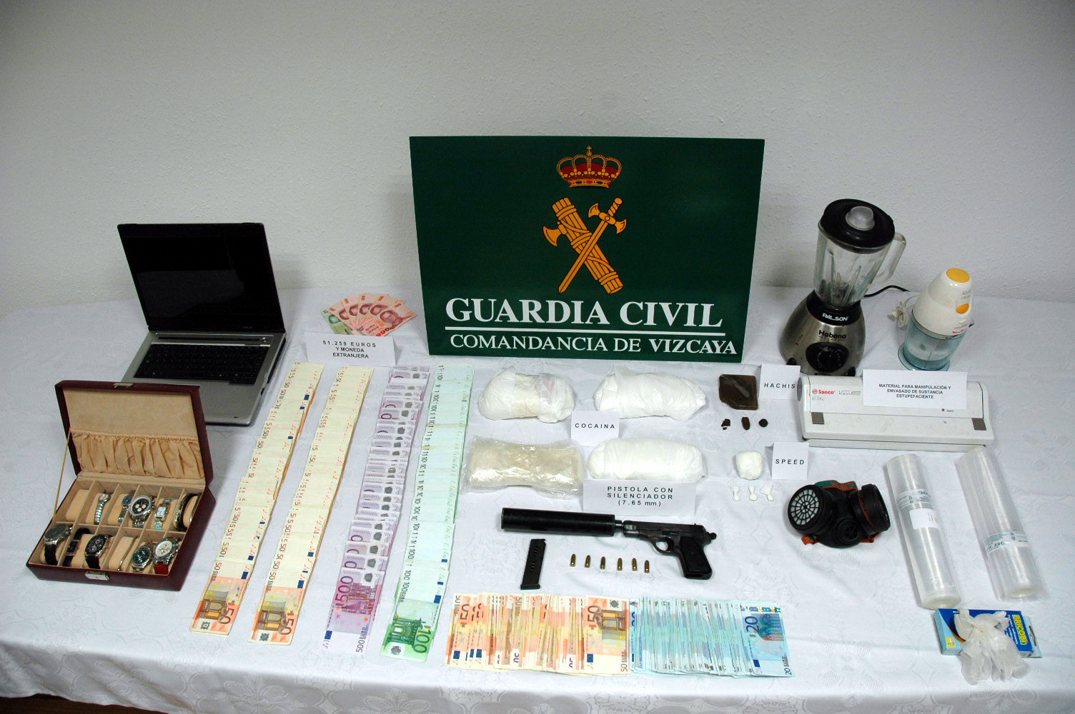 La Guardia Civil desarticula una organización dedicada a la introducción y distribución de droga