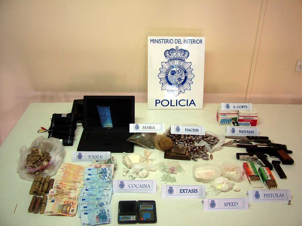 El Cuerpo Nacional de Policía desarticula  en Vitoria un auténtico “supermercado” de droga