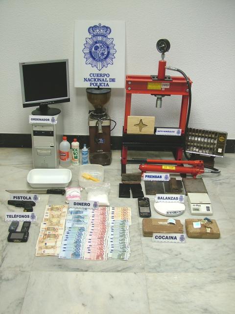 Según informa la Delegación del Gobierno en el País Vasco.
<br/>
<br/>El Cuerpo Nacional de Policía interviene más de dos kilos de cocaína y desmantela un laboratorio clandestino.