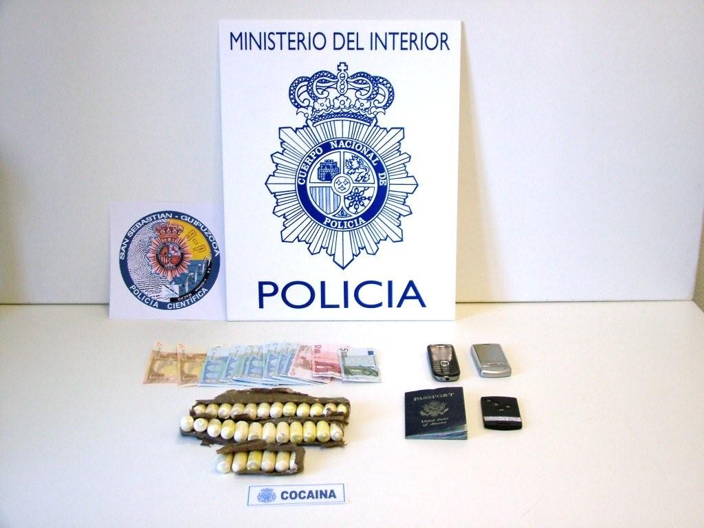 Según informa la Delegación del Gobierno en el País Vasco.

El Cuerpo Nacional de Policía detiene en San Sebastián a dos personas como presuntos autores de un delito contra la salud pública.