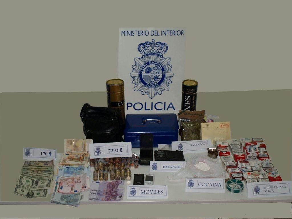 Según informa la Delegación del Gobierno en el País Vasco.

El Cuerpo Nacional de Policía detiene  en Vitoria a dos personas por distribución y venta de sustancias estupefacientes desde un establecimiento público.