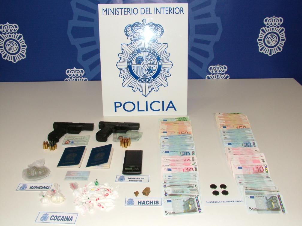 El Cuerpo Nacional de Policía desarticula en San Sebastián una organización dedicada a la explotación sexual y al tráfico de estupefacientes.