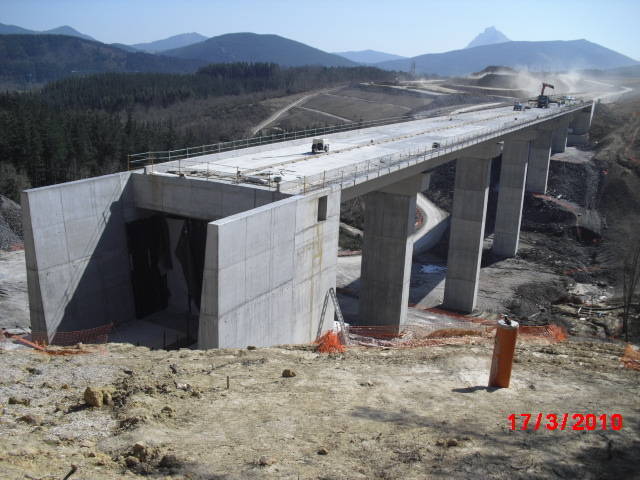 
<br/>Adif finaliza la construcción del tablero del viaducto de Untxilla, en el tramo Abadiño-Durango (Vizcaya)
<br/>