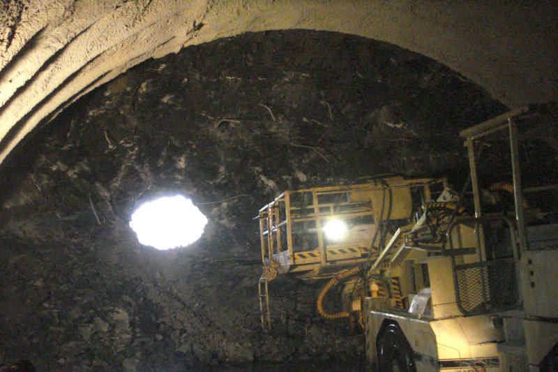 Adif finaliza la perforación del túnel de Karraskain en el tramo Mondragón-Elorrio 