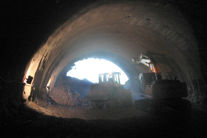 Adif completa la excavación del túnel de Uruburu I en Escoriatza (Guipúzcoa)