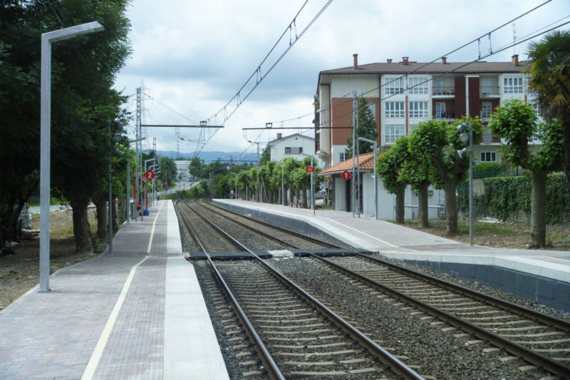 Adif ha invertido 578.000 euros en obras de mejora de las estaciones de Urnieta y Andoain (Guipúzcoa)