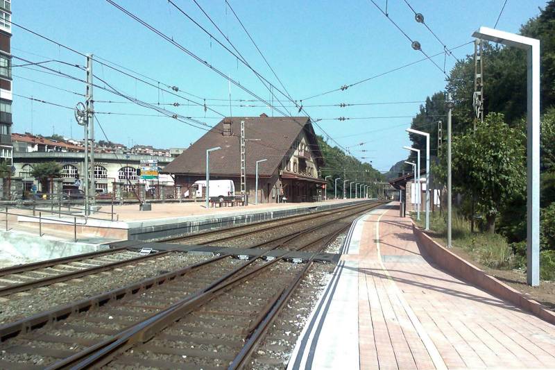 Adif invierte 489.000 euros en mejorar la accesibilidad en la estación de Lezo-Renteria (Guipúzcoa)