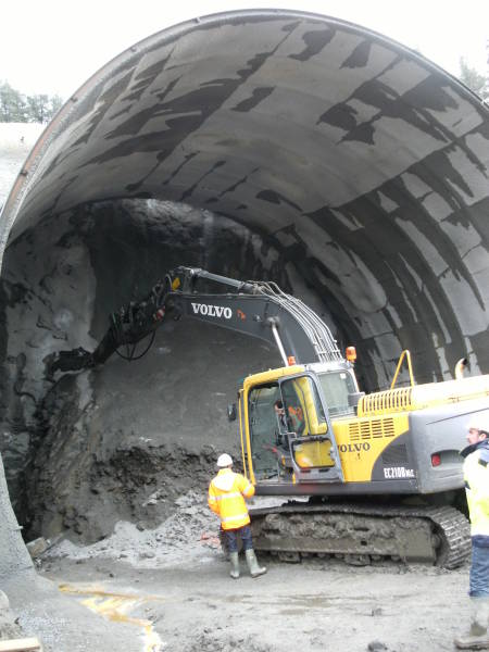 Adif inicia la excavación del túnel de Ganzelai en el tramo Amorebieta/Etxano-Lemoa (Vizcaya)
