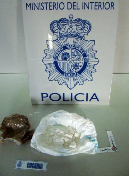 El Cuerpo Nacional de Policía de San Sebastián detiene a una persona por tráfico de drogas 

•	Se intervienen  370 gramos de cocaína y un vehículo

