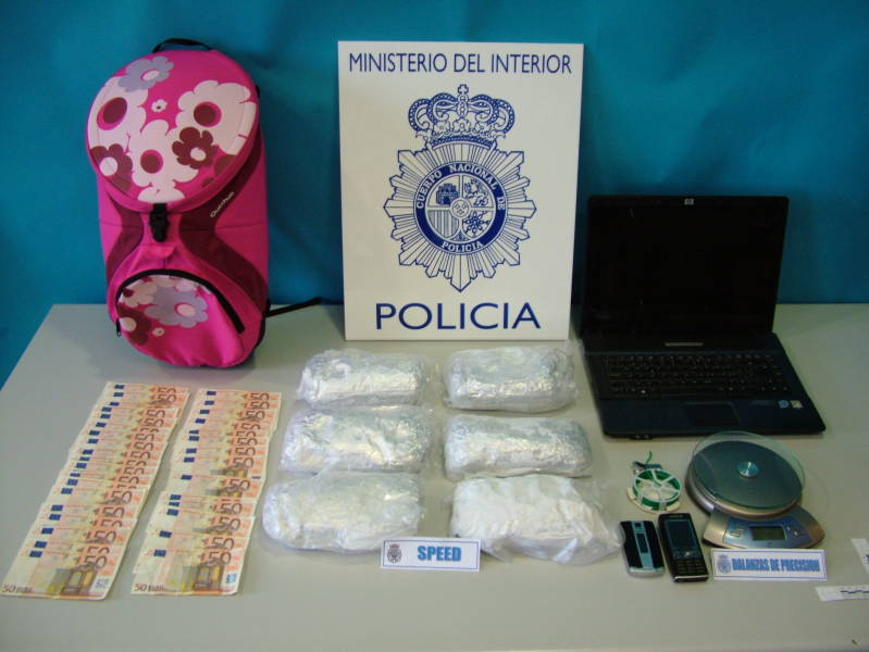 El Cuerpo Nacional de Policía de Irun interviene 6 kilos de speed, 1.750 euros y detiene a una persona por tráfico de drogas 
