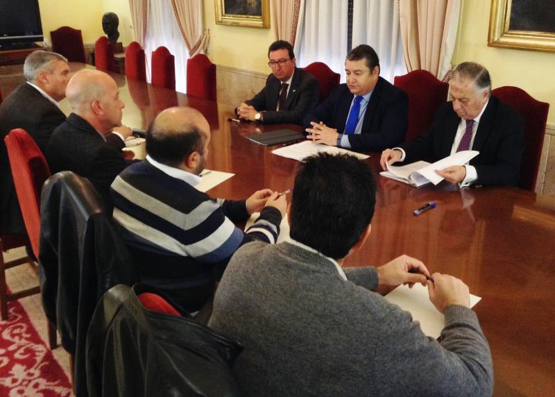Sanz anuncia que seis ayuntamientos de Huelva reciben casi 12,5 millones de fondos de liquidez extraordinaria en 2016