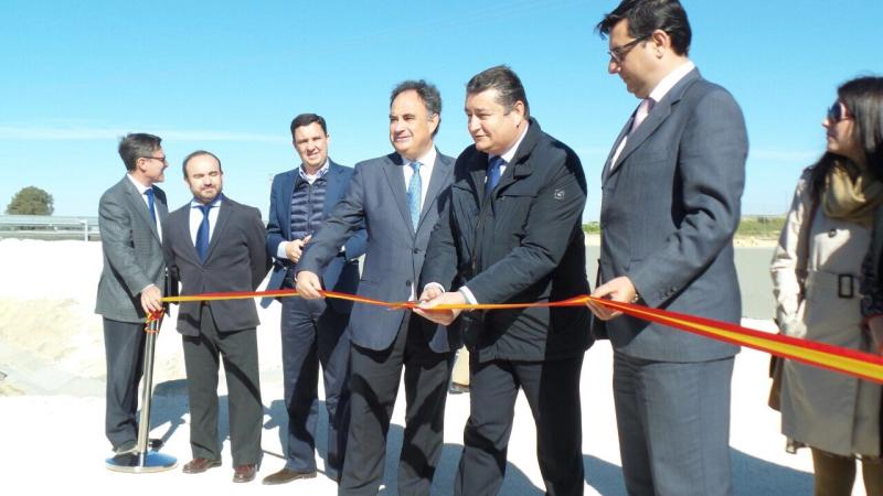 Sanz inaugura la II fase del desvío del arroyo Calzas Anchas en Utrera
