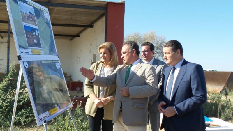 La ministra de Empleo cierra los 11 pozos legales de la finca Cortijo de Los Mimbrales en beneficio de Doñana