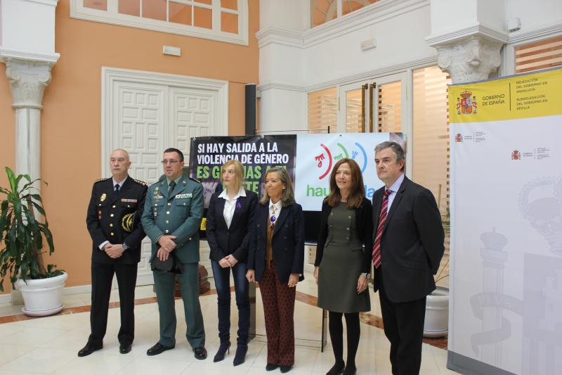 La Subdelegación del Gobierno en Sevilla rinde un homenaje a las víctimas de la violencia de género 