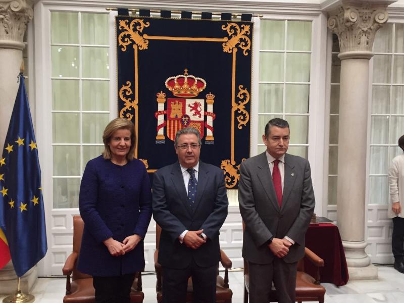 El ministro del Interior afirma en Sevilla que “la Constitución Española goza de una envidiable salud y que su validez es incuestionable”