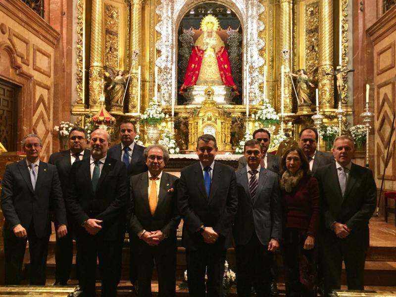 El delegado del Gobierno se reúne con la nueva Junta de Gobierno de la Hermandad de la Macarena