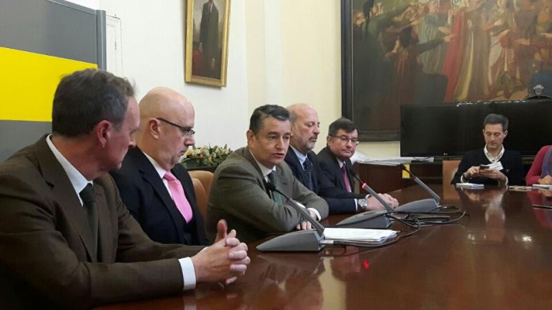 El delegado del Gobierno y el presidente de la AEMET se reúnen con el Consejo General de Hermandades y Cofradías de la Ciudad de Sevilla