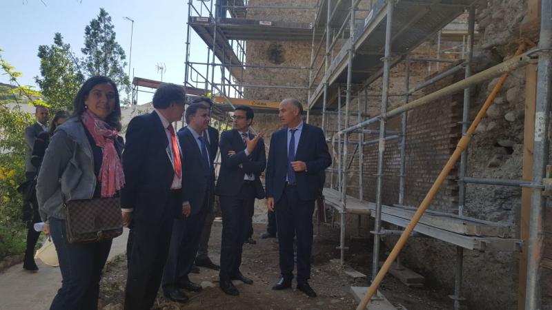 El secretario de Estado de Cultura anuncia en Granada una nueva restauración enmarcada en el proyecto que está realizando el Ministerio en la Muralla del Albaicín