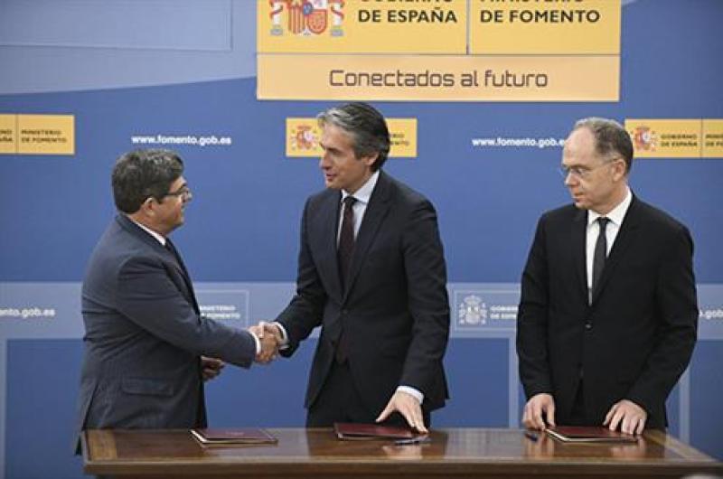 El ministro de Fomento susvcribe un protocolo general de actuación entre Adif y The Railway Innovation Hub Spain para promover la competitividad del sector ferroviario mediante el impulso de la innovación