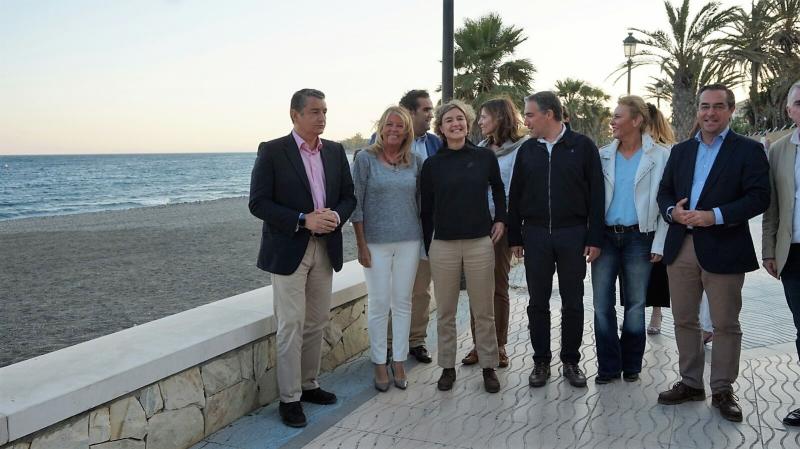 La ministra de Agricultura visita las actuaciones de rehabilitación de la costa en Marbella 