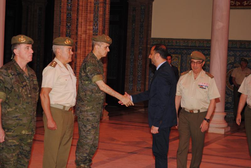 Gómez de Celis visita al teniente general de la Fuerza Terrestre