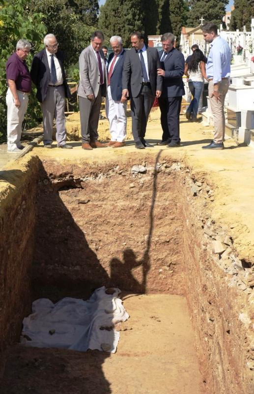 El Gobierno ultima un plan nacional de exhumaciones y la actualización del mapa de fosas de víctimas y represaliados
