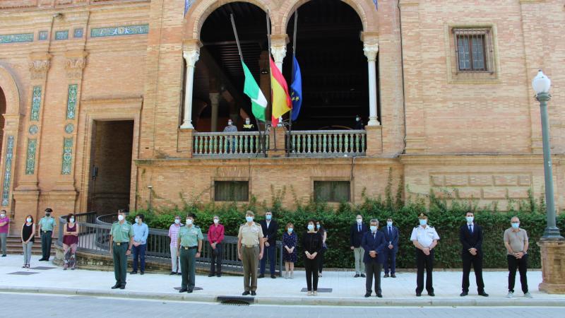 Minuto de silencio en la Delegación del Gobierno de España en Andalucía