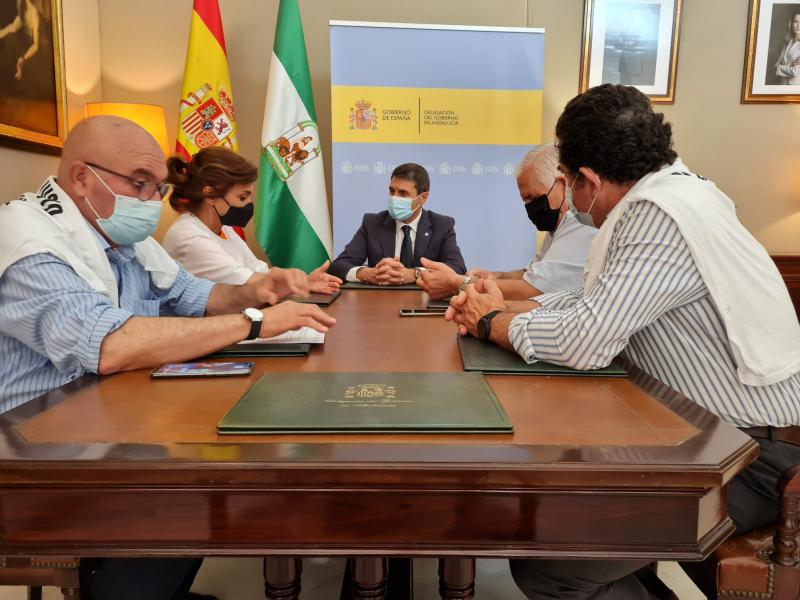 Pedro Fernández recibe a representantes del sector ganadero de vacuno de leche