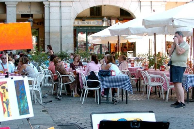 El empleo en el sector del turismo crece  en octubre en Andalucía, con 35.000 trabajadores más que hace un año