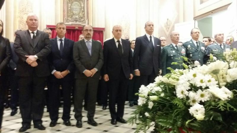 El ministro del Interior condecora al guardia civil fallecido en Barbastro
