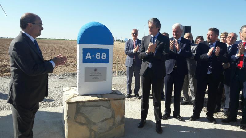 De la Serna asiste al acto de primera piedra de las obras del tramo Gallur-Mallén de la autovía A-68