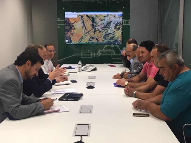 Adif presenta las alternativas para la mejora de la permeabilidad del ferrocarril en Navarrete del Río 