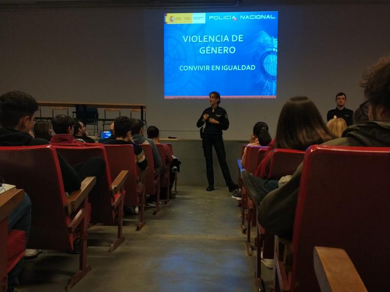 El alumnado del IES El Picarral de Zaragoza de 4º de la  ESO recibe una charla sobre Violencia de Género