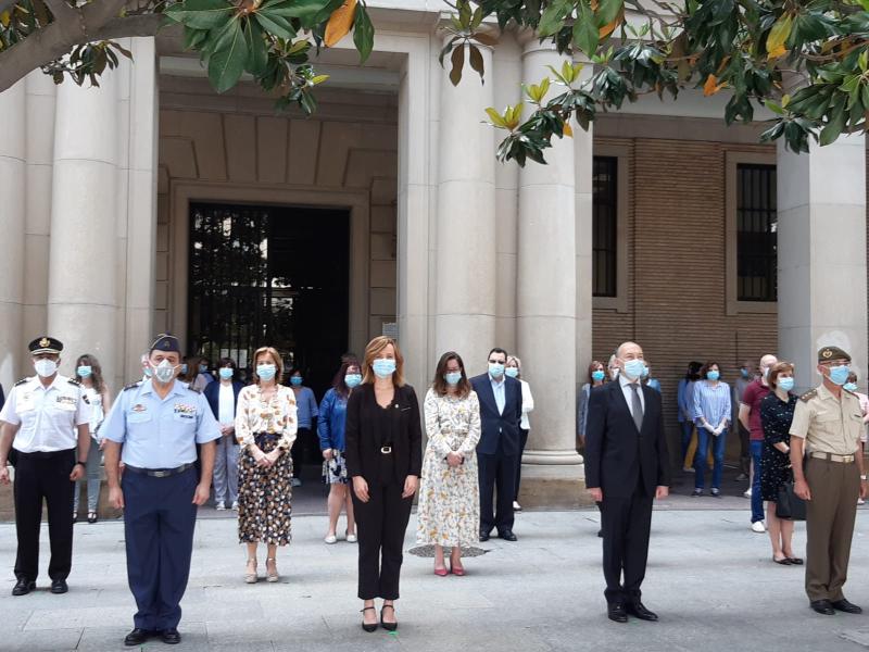 La Delegación del Gobierno en Aragón junto a las Fuerzas y Cuerpos de Seguridad guardan un minuto de silencio en recuerdo a las víctimas del COVID19