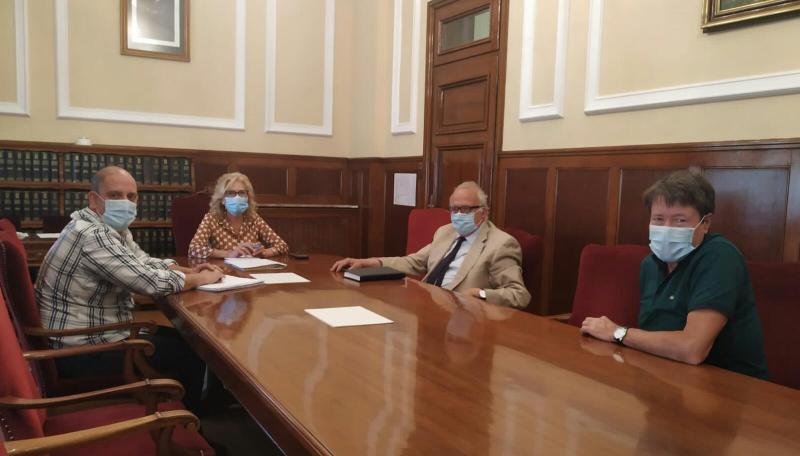 La Subdelegada del Gobierno en Huesca se reúne con el alcalde de Quicena y la Asociación de Amigos del Castillo de Montearagón 