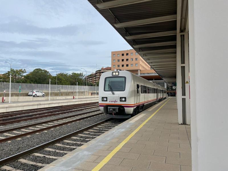 Renfe pone en servicio trenes 594 en la línea Zaragoza – Canfranc